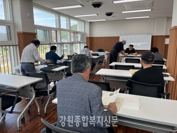 홍천군노인복지관 2023년 노년사회화교육 시범 운영 진행